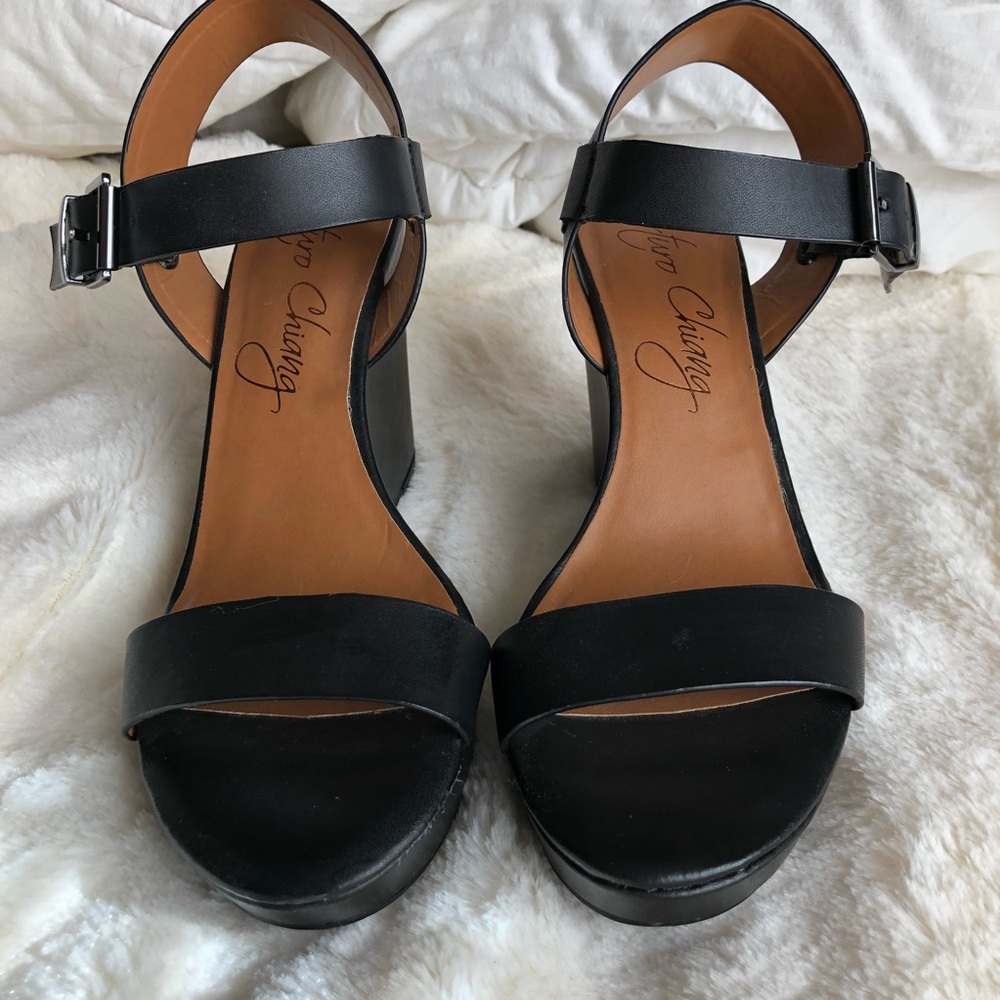 NWOB Arturo Chiang wedge sandals
